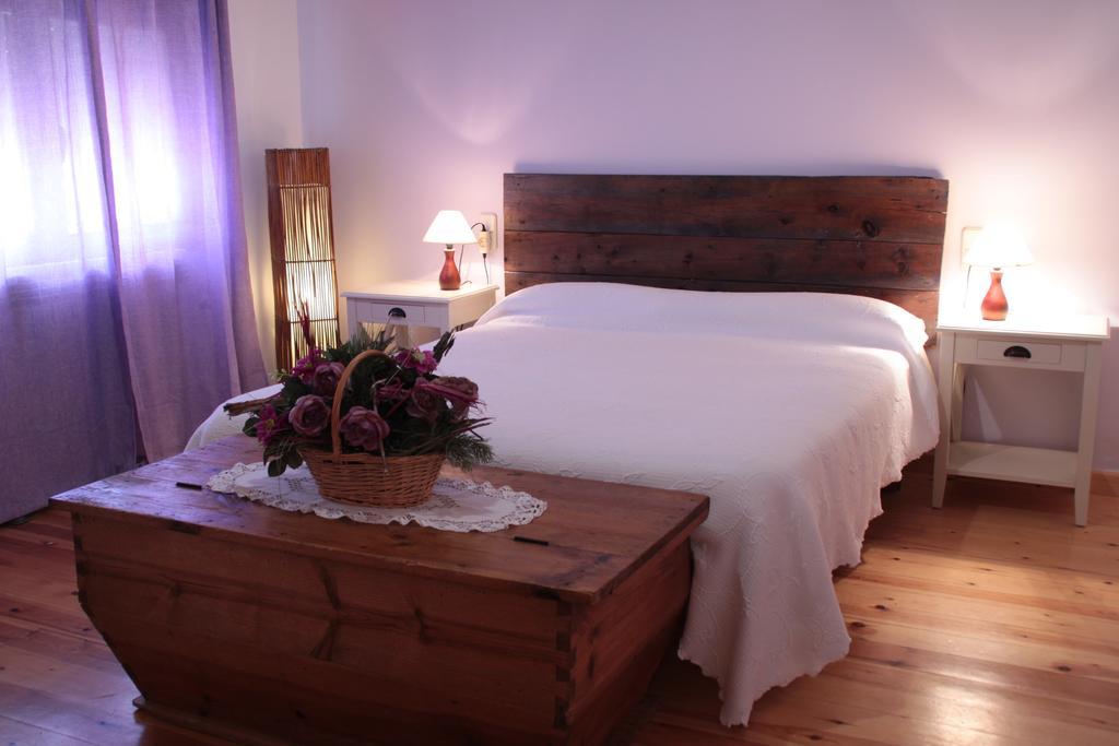 La Casa De La Estacion Hotell Sarrión Rom bilde
