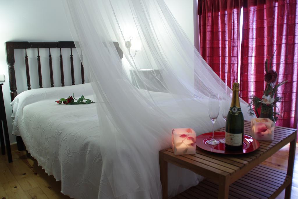 La Casa De La Estacion Hotell Sarrión Rom bilde