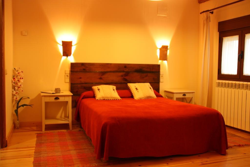 La Casa De La Estacion Hotell Sarrión Rom bilde